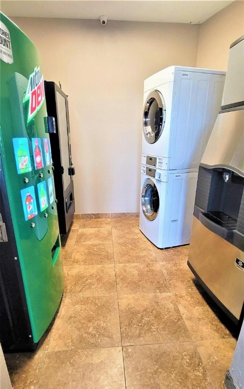 Qube Hotel - Polk City image 5