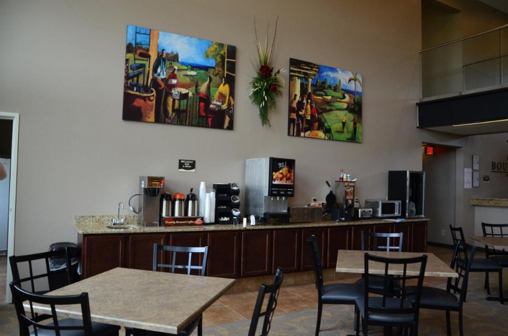 Qube Hotel - Polk City Image 28